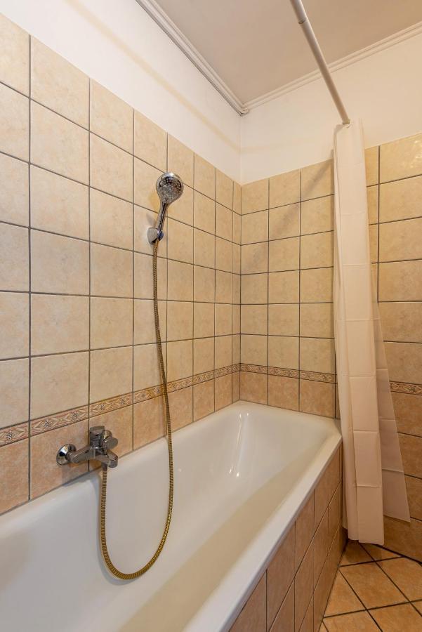 Pesti Apartment&free Parking * Budapesta
