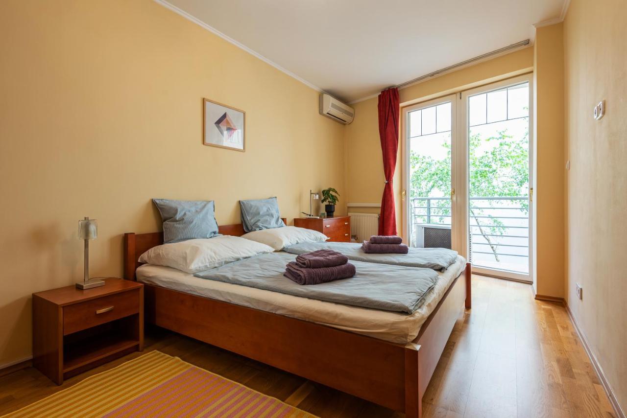 Pesti Apartment&free Parking Apartment