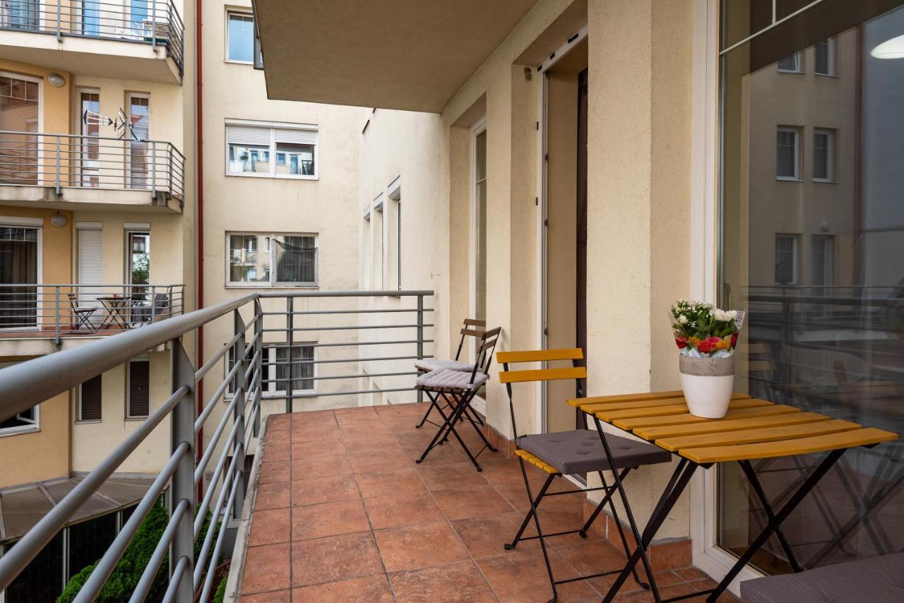Pesti Apartment&free Parking Apartment *